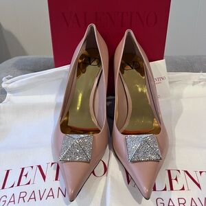 Valentino Garavani Blush Pink Heels with Embellishment size 39 MADE IN ITALY
